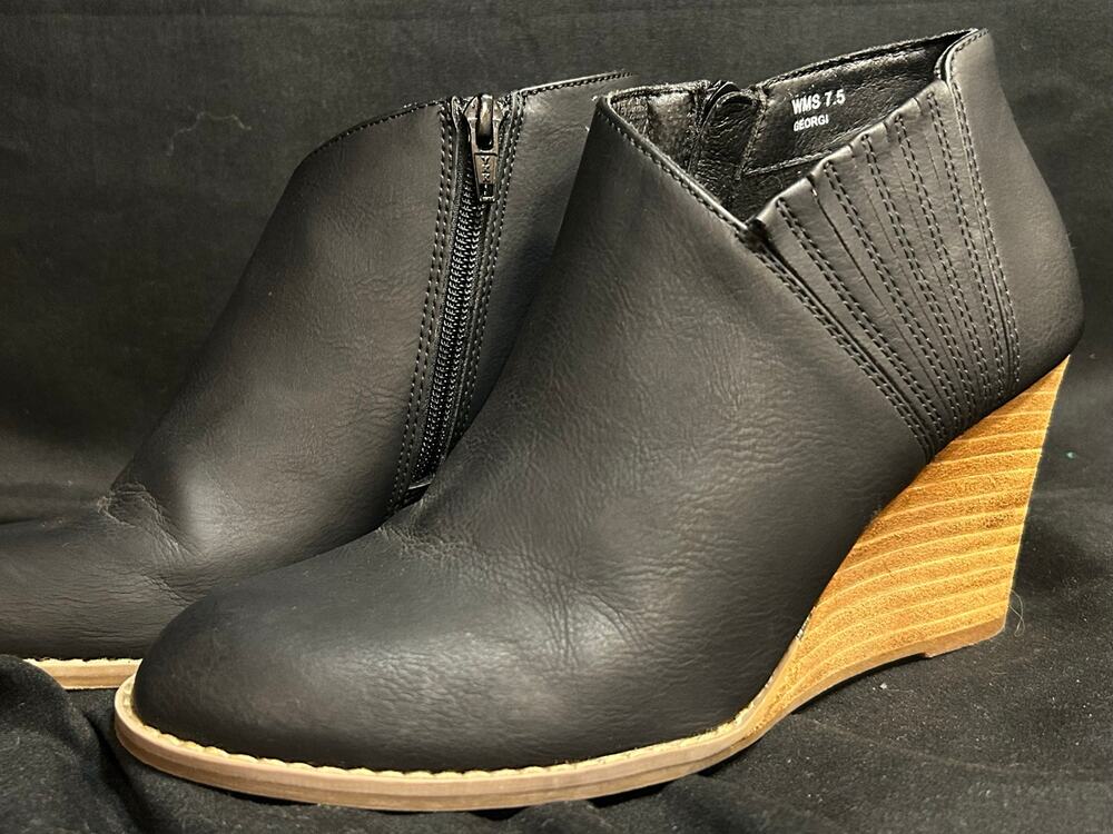 DV by Dolce Vita Georgi Black Wedge Ankle Boots Womens 7.5 Side Zip Booties